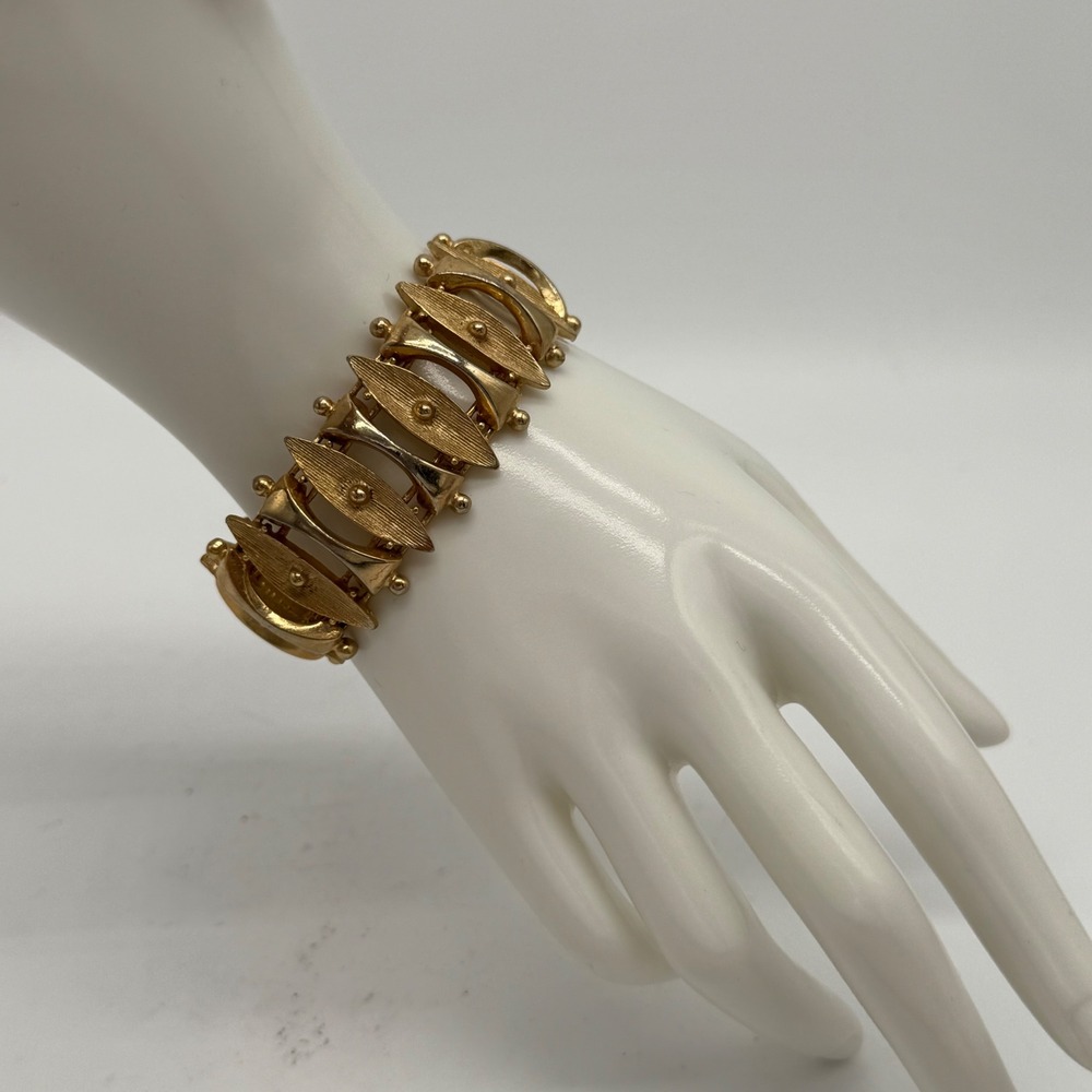 Vintage Sarah Coventry Gold Tone Textured Link Stretch Bracelet Florentine Sarah